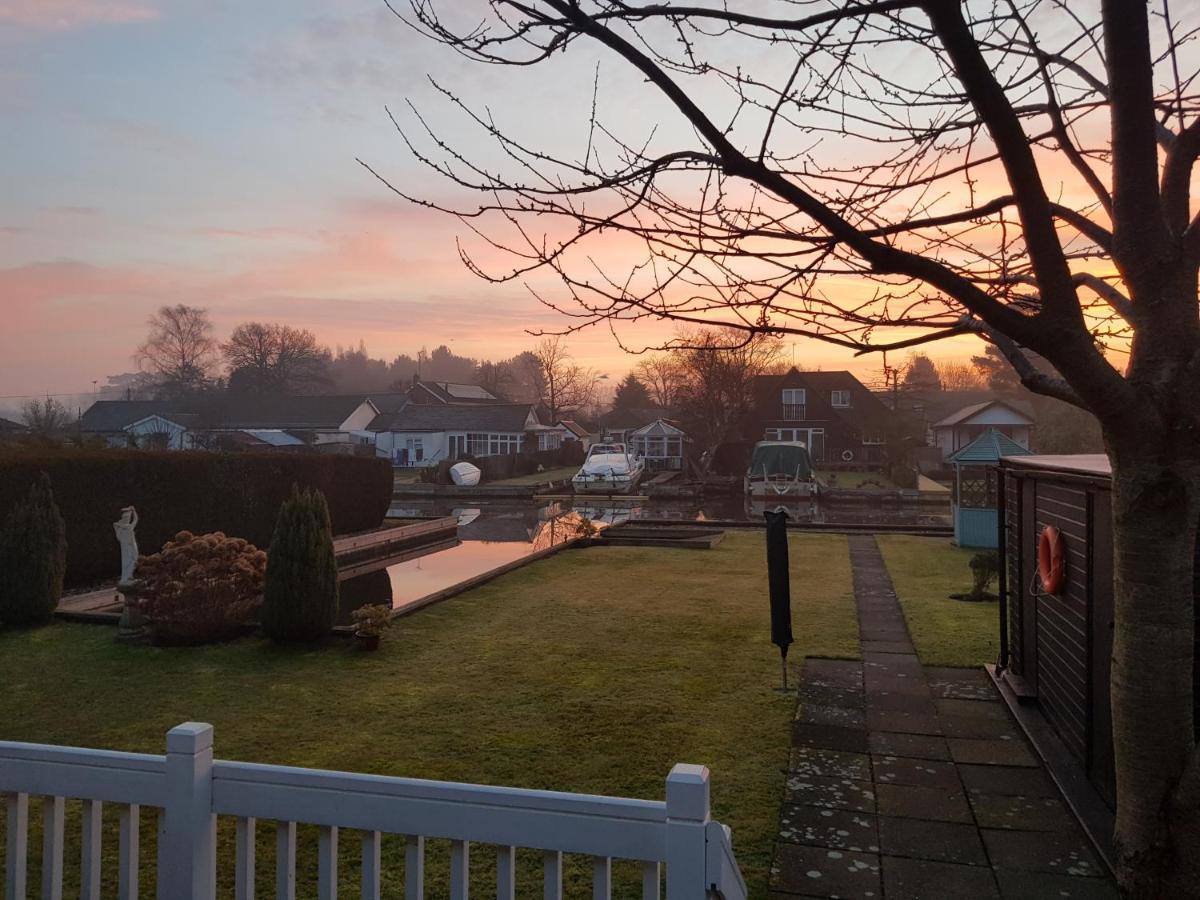 The Willows Wroxham Exterior foto